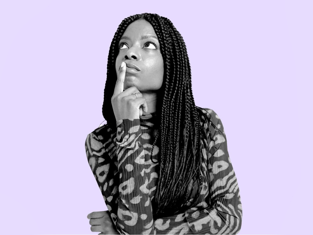 Otegha Uwagba portrait in black and white on a light purple background