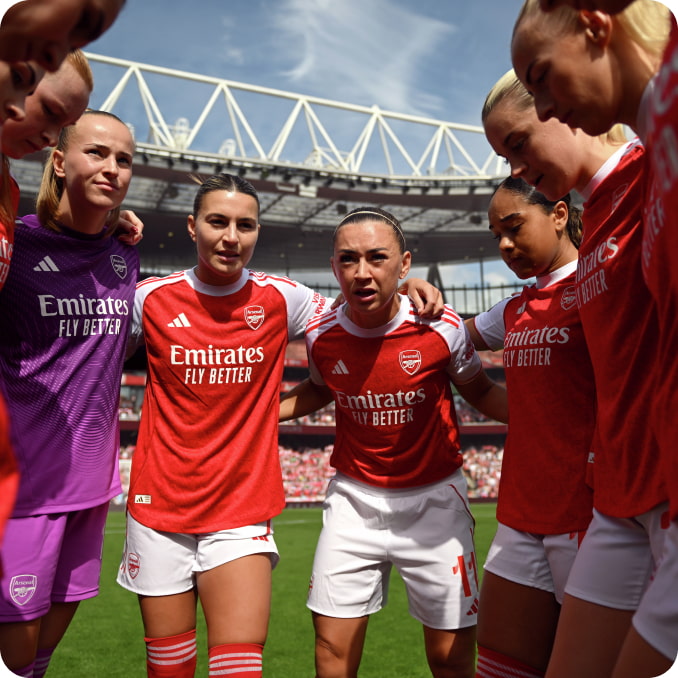 Arsenal Womens FC having a team talk before match
