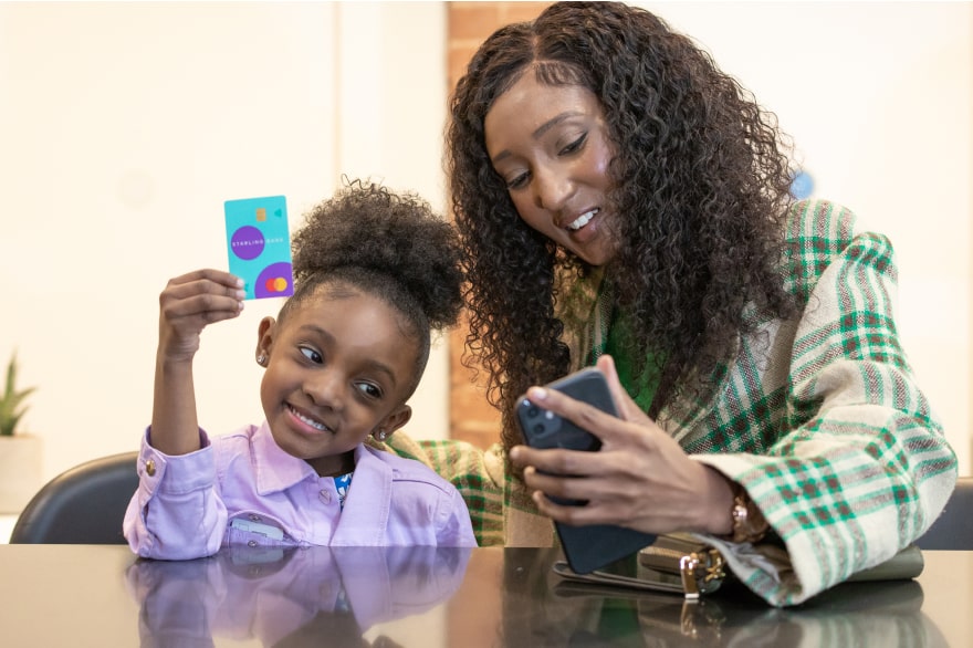 A mum and daughter using a Kite card